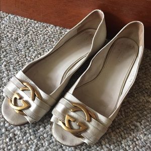 Beautiful authentic Gucci open toe flats size 8